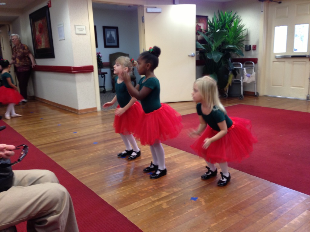 2012/12(Dec)/10(Before Christmas Fun)/1024x768_2012-12-01 04 Sydney Dance Recital.jpg